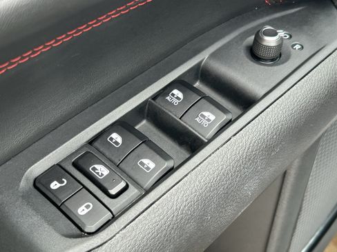 Used 2025 Jeep Compass Trailhawk AWD/4WD image 18