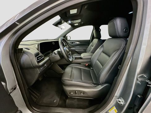 Used 2025 Chevrolet Traverse LT AWD/4WD image 13