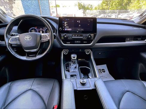 Used 2024 Toyota Grand Highlander Platinum image 16