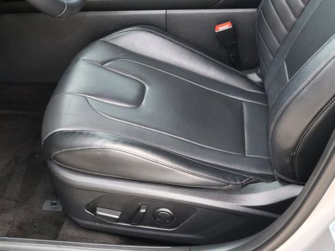 Used 2023 Hyundai Elantra Limited image 12