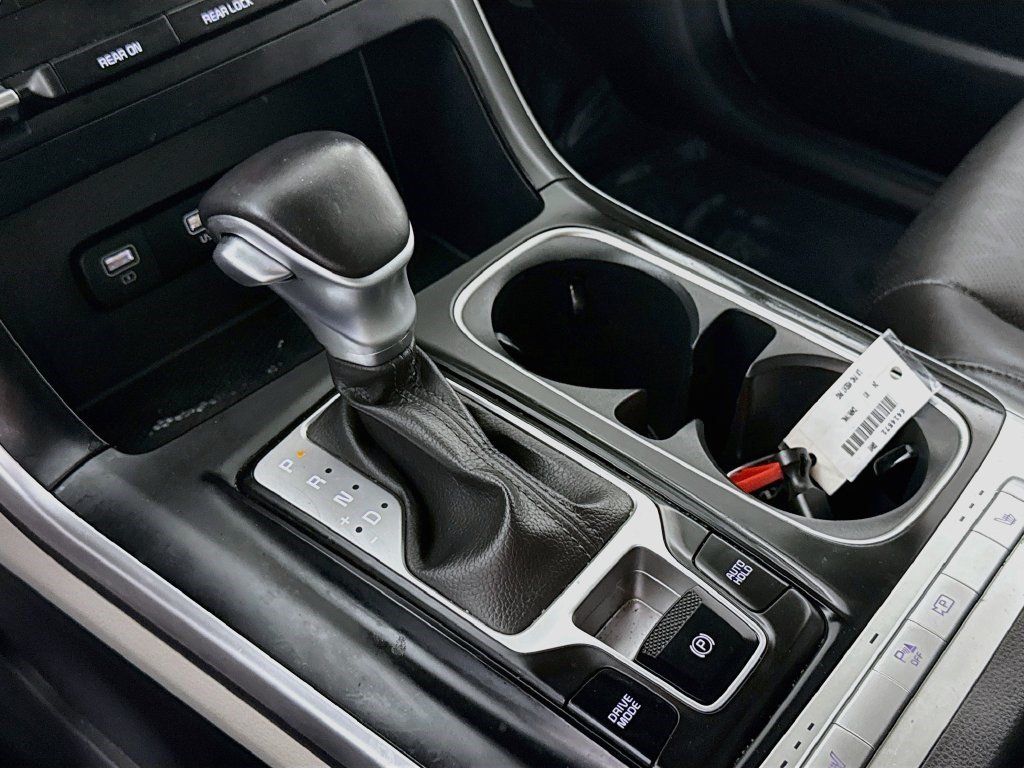 Used 2024 Kia Carnival LX FWD image 19