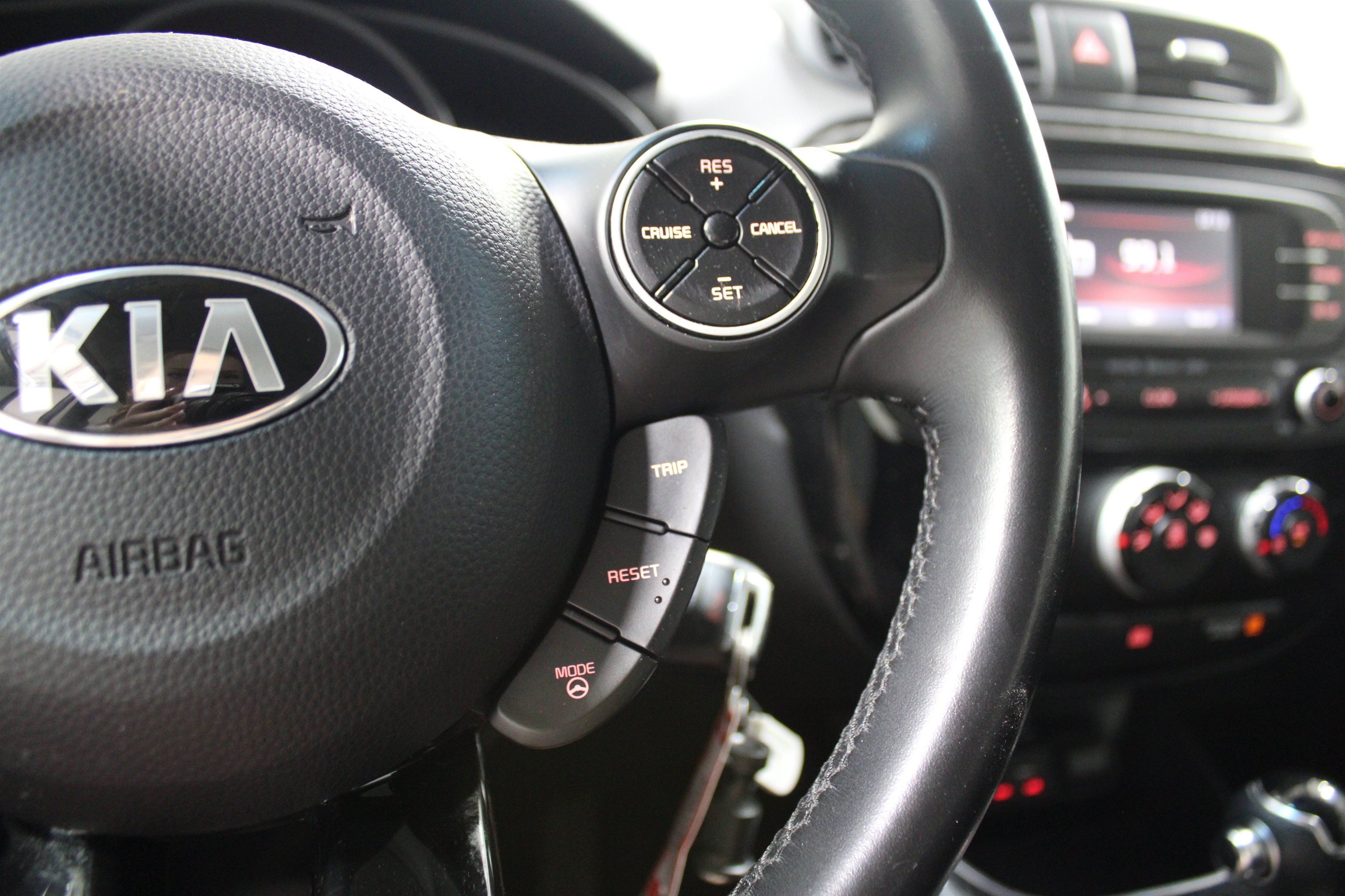 Used 2015 Kia Soul ! FWD image 20