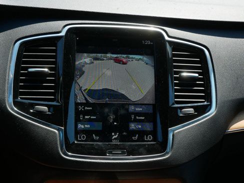 Used 2021 Volvo XC90 T6 Momentum w/ Advanced Package AWD/4WD image 18
