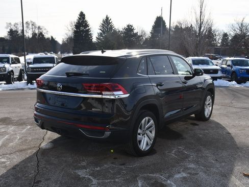 Used 2022 Volkswagen Atlas Cross Sport SE image 6