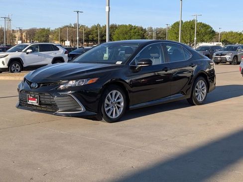 Used 2022 Toyota Camry LE image 10