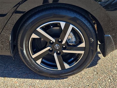 Used 2025 Nissan Sentra SV image 32