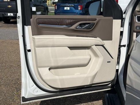 Used 2023 GMC Yukon XL Denali RWD image 25
