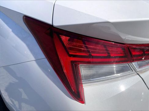 Used 2025 Hyundai Elantra SEL FWD image 32