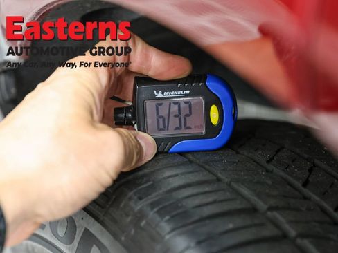 Used 2024 Toyota Venza LE AWD/4WD image 30