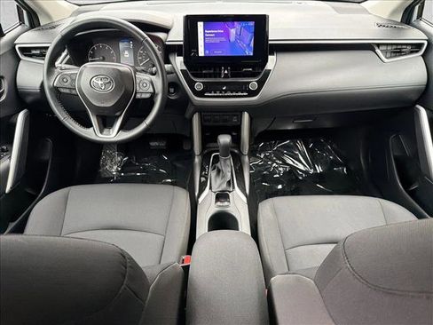 Used 2025 Toyota Corolla Cross LE image 24