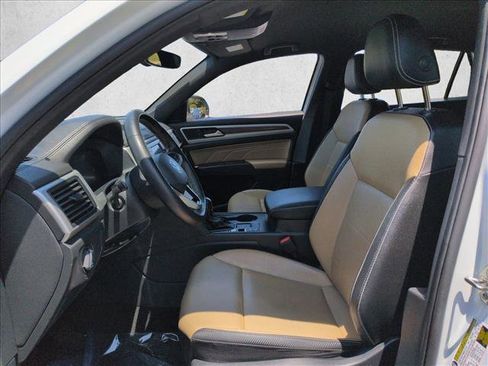Certified 2023 Volkswagen Atlas Cross Sport SE FWD image 17