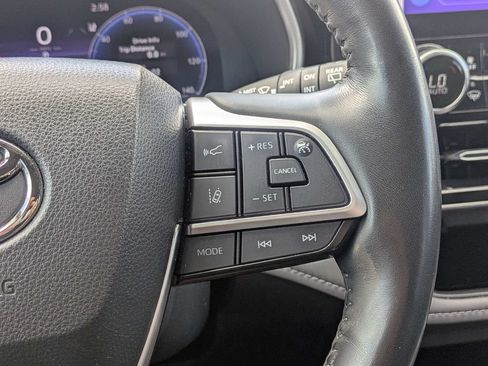 Used 2023 Toyota Highlander Limited FWD image 27