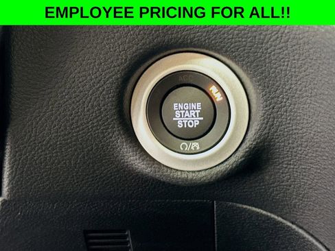 New 2026 Chrysler Pacifica Limited w/ Uconnect Theater Family Group image 16