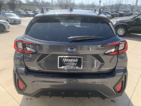 Used 2024 Subaru Crosstrek 2.0i Premium image 8