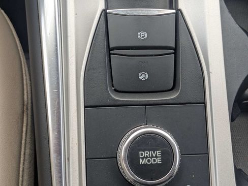 Used 2023 Ford Explorer XLT w/ Equipment Group 202A AWD/4WD image 26