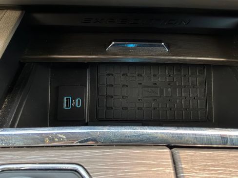 Used 2024 Ford Expedition Limited AWD/4WD image 34