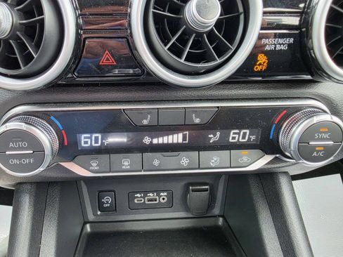Used 2025 Nissan Sentra SR FWD image 19