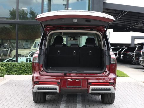 Used 2025 INFINITI QX80 Luxe RWD image 7