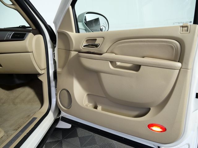 Used 2010 Cadillac Escalade Premium AWD/4WD image 9