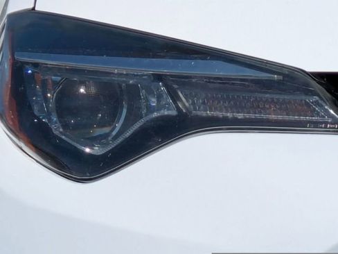 Used 2018 Toyota Corolla LE FWD image 10