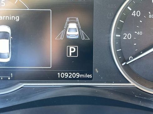 Used 2022 Nissan Versa SV image 35