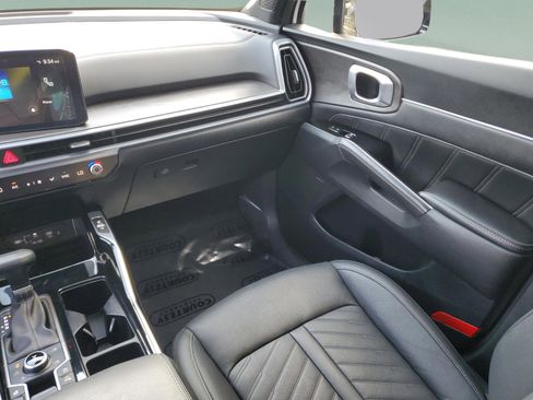 Certified 2024 Kia Sorento SX Prestige image 16