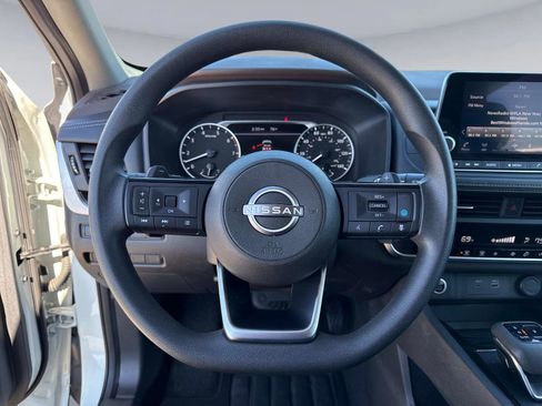 Used 2023 Nissan Rogue SV image 29