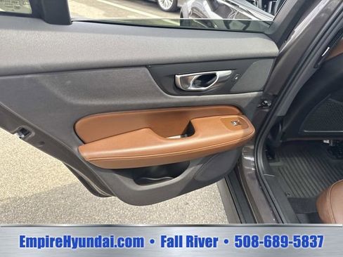 Used 2025 Volvo V60 B5 Cross Country Plus AWD/4WD image 17