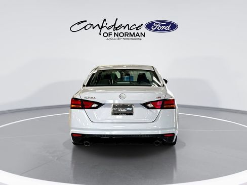 Used 2024 Nissan Altima 2.5 SR FWD image 7