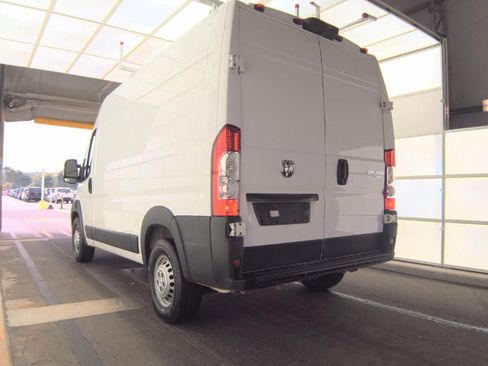 Used 2024 RAM ProMaster 2500 w/ Convenience Group FWD image 3