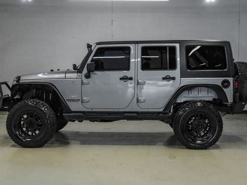 Used 2013 Jeep Wrangler Unlimited Sahara AWD/4WD image 15
