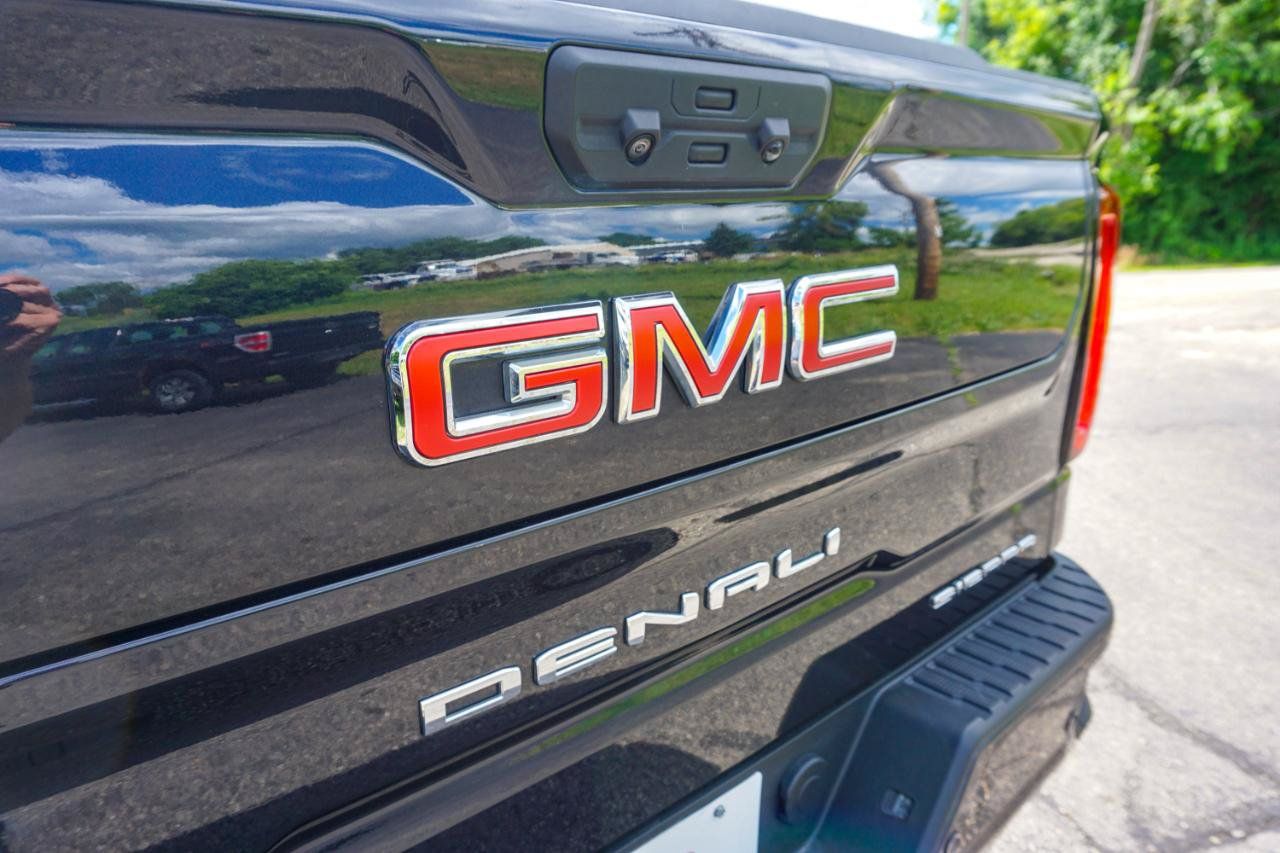 Used 2023 GMC Sierra 1500 Denali w/ Technology Package AWD/4WD image 11