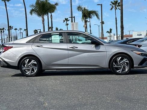 Certified 2025 Hyundai Elantra Sport image 3