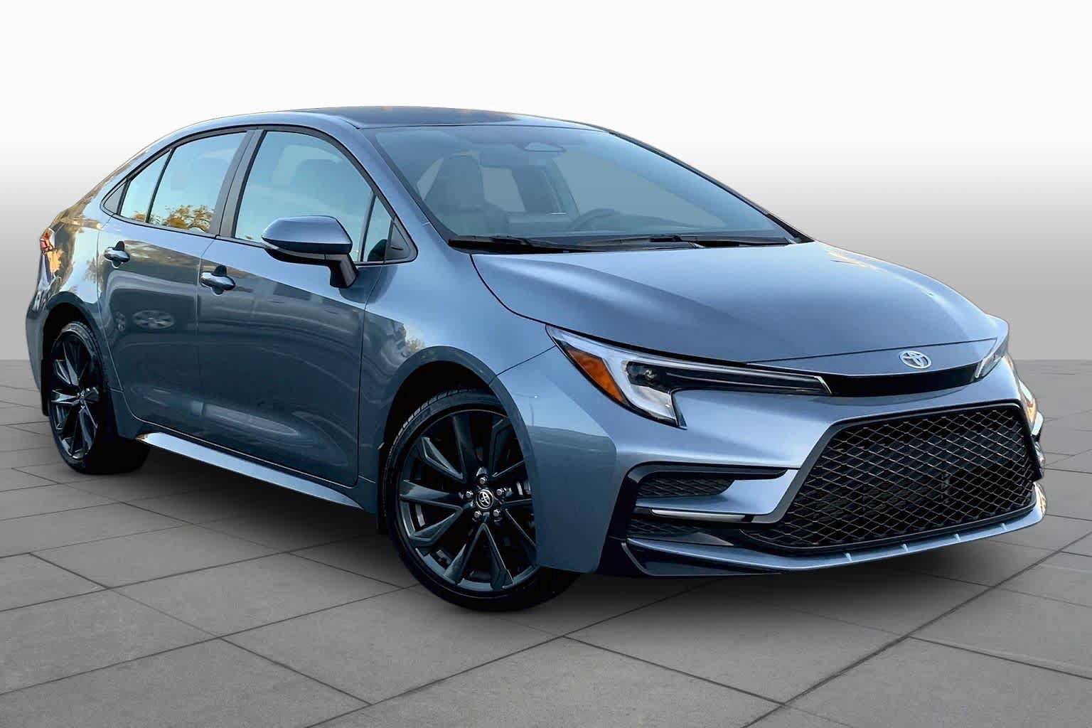 Used 2026 Toyota Corolla SE FWD image 3