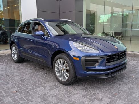 Used 2023 Porsche Macan AWD/4WD image 3
