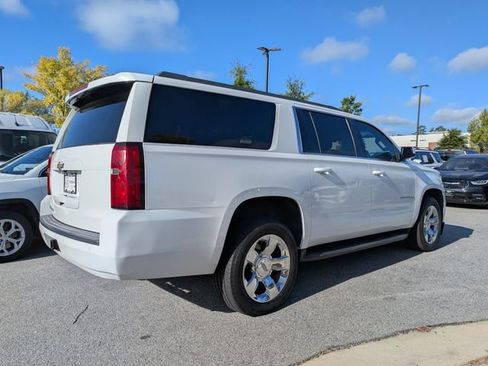 Used 2018 Chevrolet Suburban LS RWD image 4
