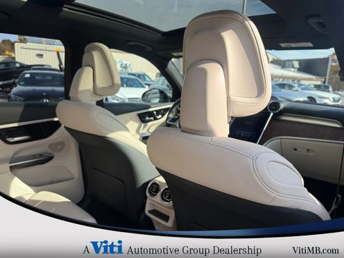 Used 2024 Mercedes-Benz GLC 300 4MATIC image 27