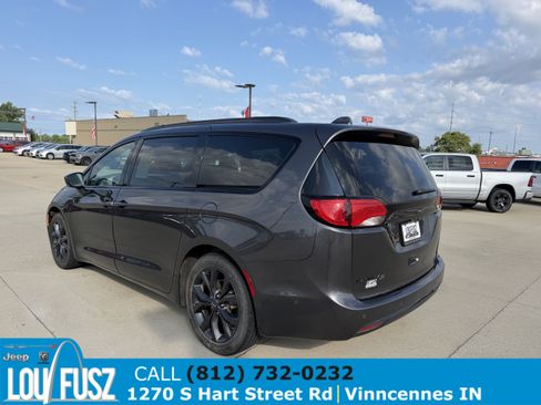Used 2019 Chrysler Pacifica Touring-L w/ Advanced Safetytec Group FWD image 5
