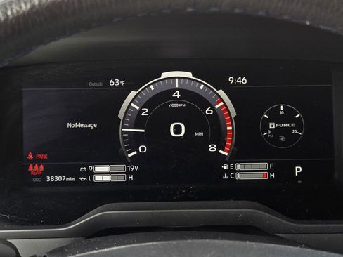 Used 2023 Toyota Tundra Platinum AWD/4WD image 33