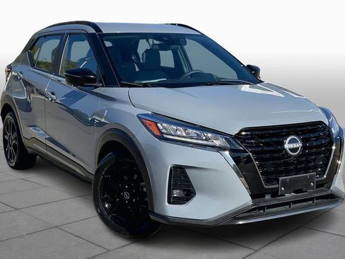 Used 2023 Nissan Kicks SR w/ SR Premium Package image 3