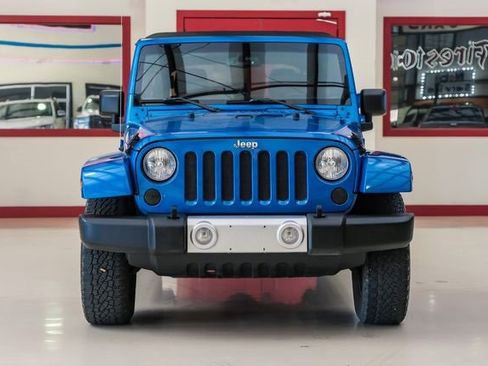 Used 2015 Jeep Wrangler Unlimited Sahara w/ Connectivity Group image 9