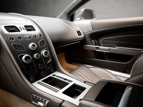 Used 2016 Aston Martin DB9 GT image 43