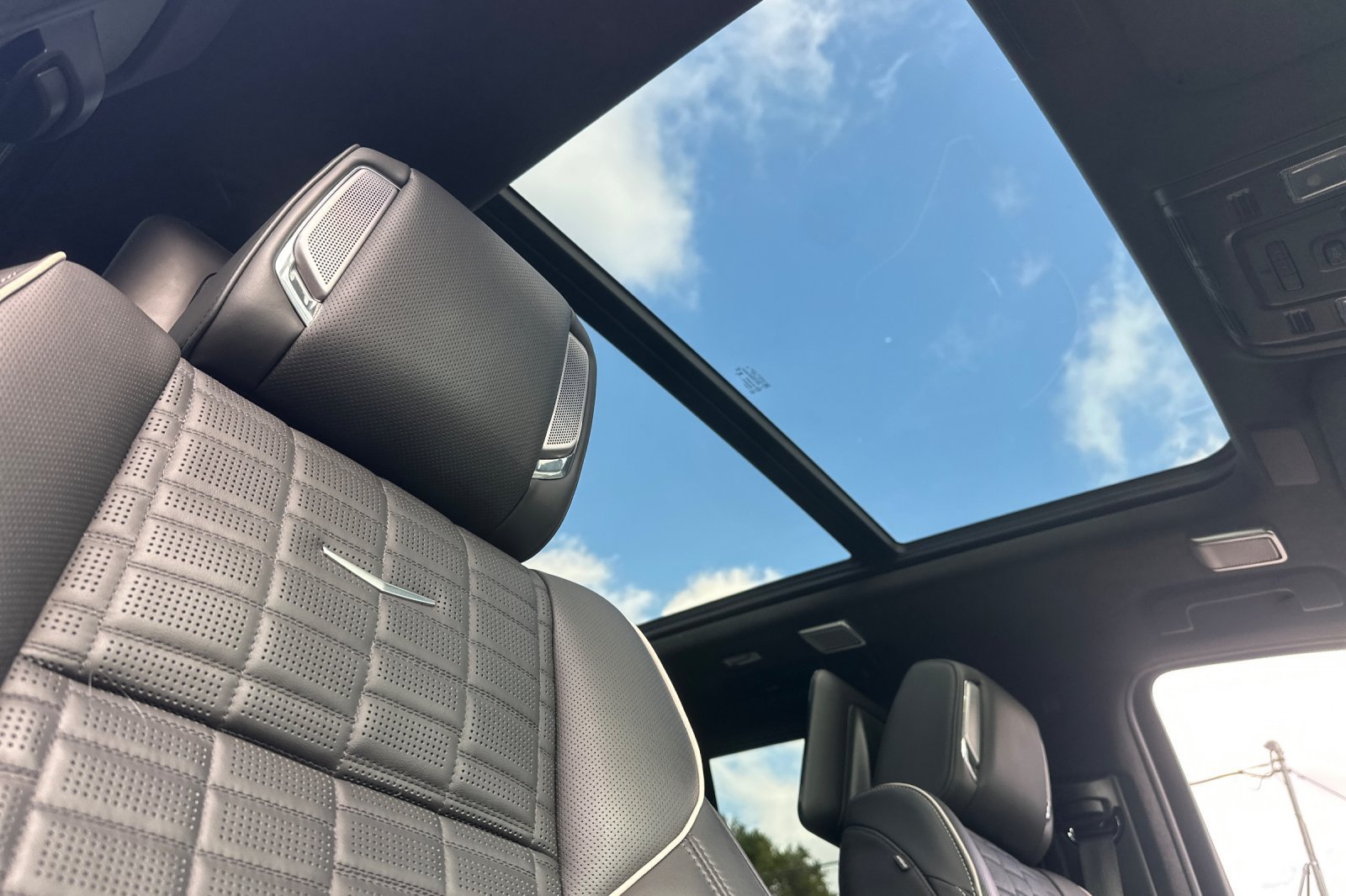 Used 2023 Cadillac Escalade Sport Platinum w/ LPO, ONYX Package AWD/4WD image 18