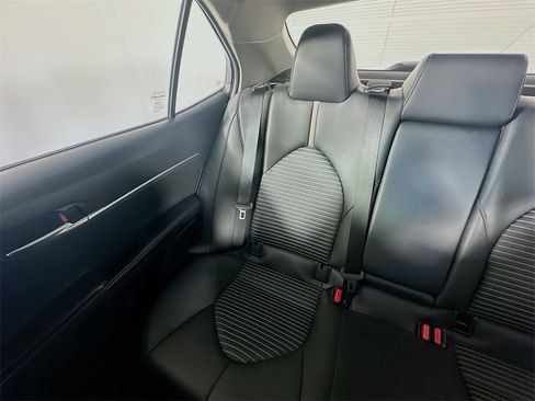 Used 2024 Toyota Camry SE image 12