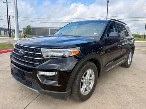 Used 2023 Ford Explorer XLT w/ Equipment Group 202A RWD image 5