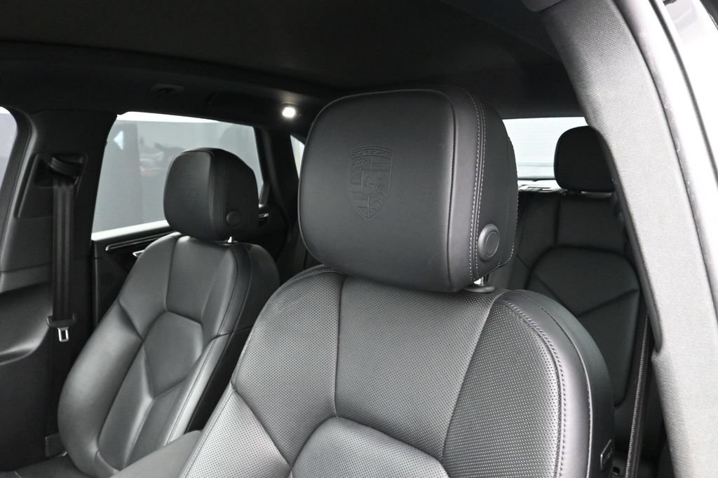 Certified 2023 Porsche Macan AWD/4WD image 15