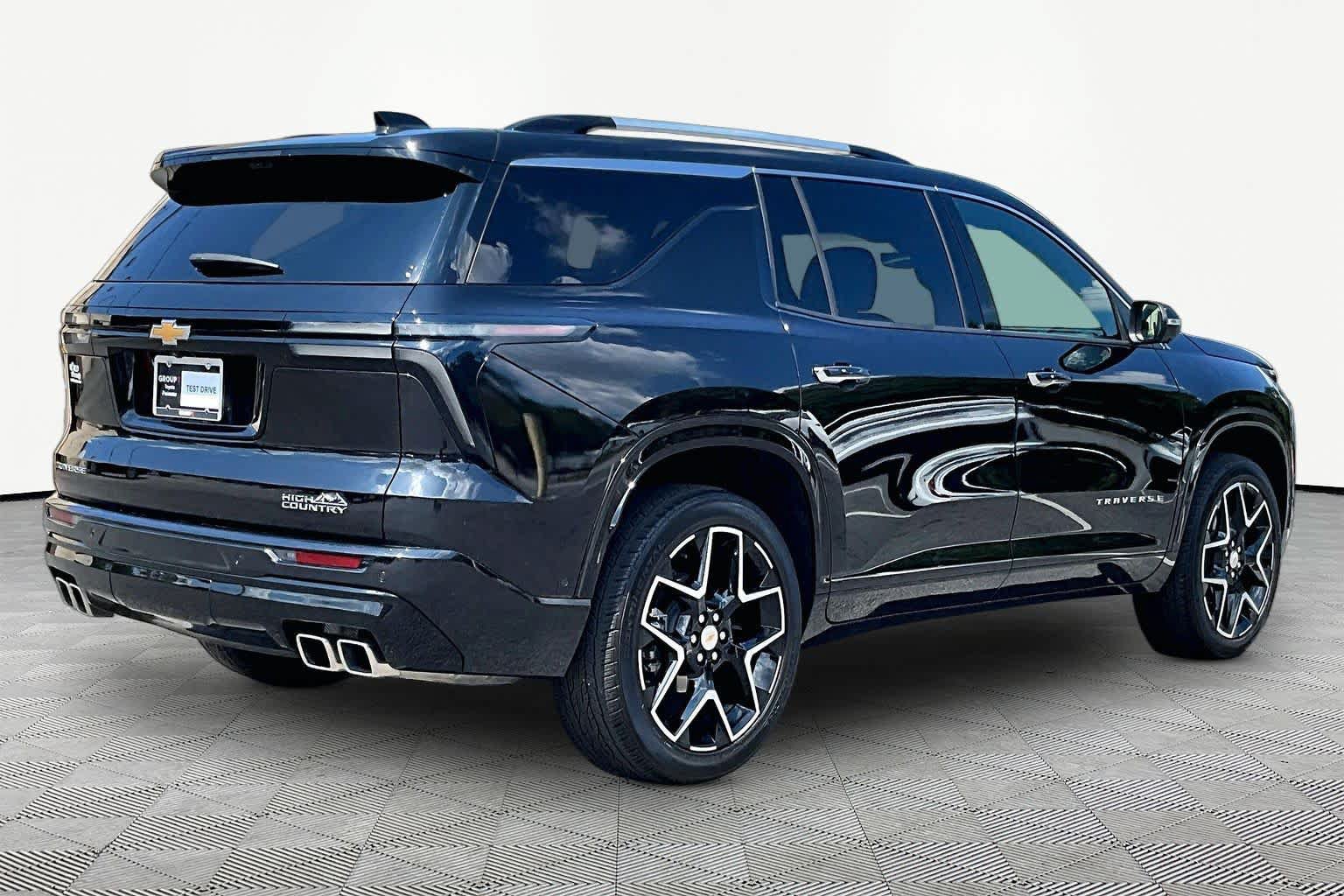 Used 2025 Chevrolet Traverse High Country w/ LPO, Floor Liner Package FWD image 37
