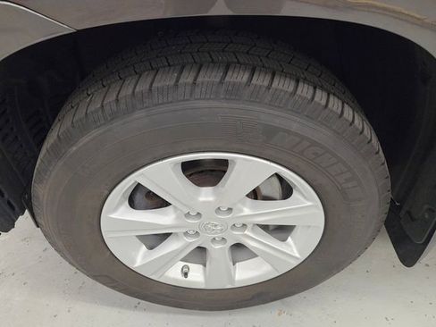 Used 2013 Toyota Highlander Plus image 10