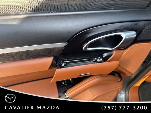 Used 2018 Porsche Cayenne Turbo AWD/4WD image 43