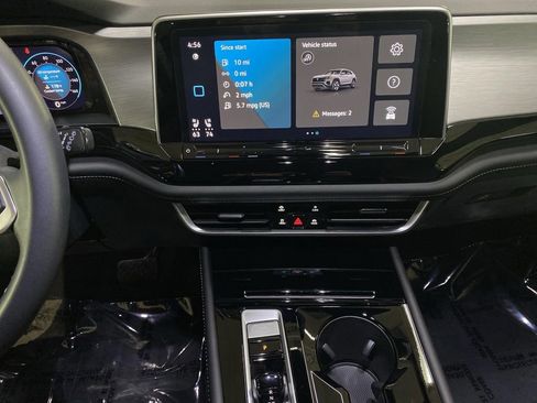 Used 2024 Volkswagen Atlas Cross Sport SE w/ Black Wheel Package image 8